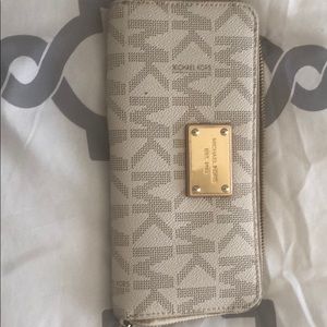 Michael Kors zipper wallet